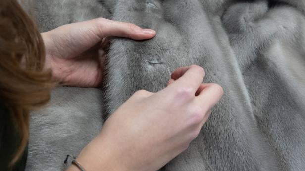 Kürschner-Lehrling Sophie Weinlinger