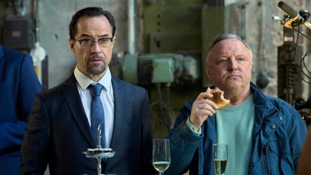 Jan Josef Liefers und Axel Prahl in ihren Tatort-Rollen als Prof. Karl Friedrich Boerne und Kommissar Frank Thiel 