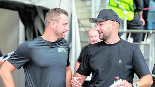 Sturm-Trainer Säumel steht neben Austria-Trainer Helm