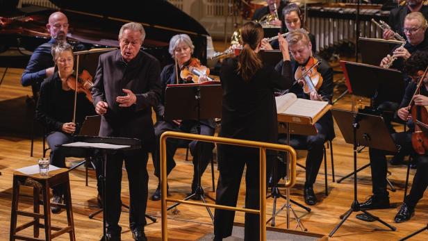 Tenor Christoph Prégardien und Dirigentin Elena Schwarz.