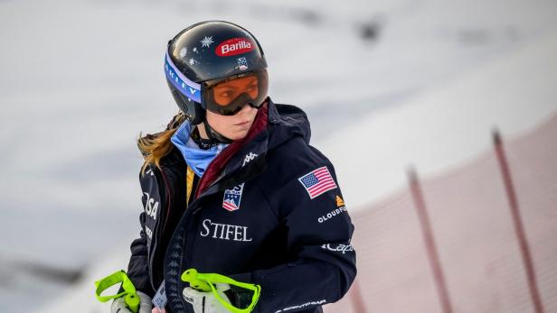 Mikaela Shiffrin bei einer Streckenbesichtigung.