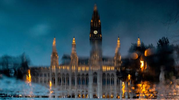 Wiener Rathaus im Regen