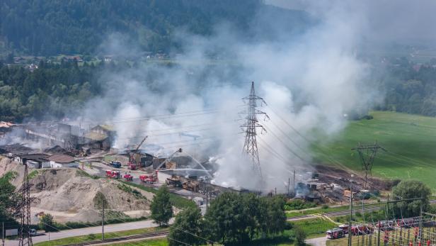 TIROL: GROSSBRAND IN OSTTIROLER RECYCLING-ANLAGE - WARNUNG AUFRECHT