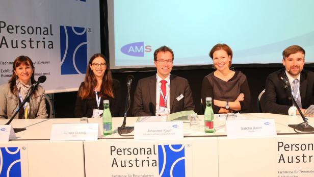 AMS-Expert-Talk: Sandra Dobrig (Dorotheum), Martina Zidek (ÖBB), Johannes Kopf (AMS), Sandra Baierl (KURIER) und Wirtschaftspsychologe Bertold Meyer (v. li.)