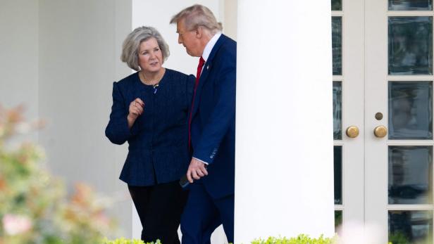 Die Stabschefin des Weißen Hauses, Susie Wiles, mit US-Präsident Donald Trump