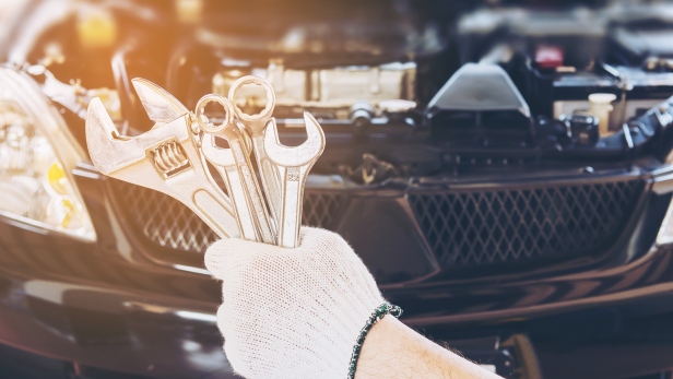 Ein Auto mit Werkzeug 