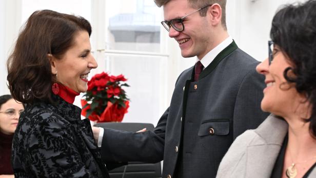 SITZUNG DES SALZBURGER LANDTAGS MIT ANGELOBUNG DES NEUEN AGRARLANDESRATS: AIGNER (ÖVP) / EDTSTADLER (ÖVP) / GUTSCHI (ÖVP)