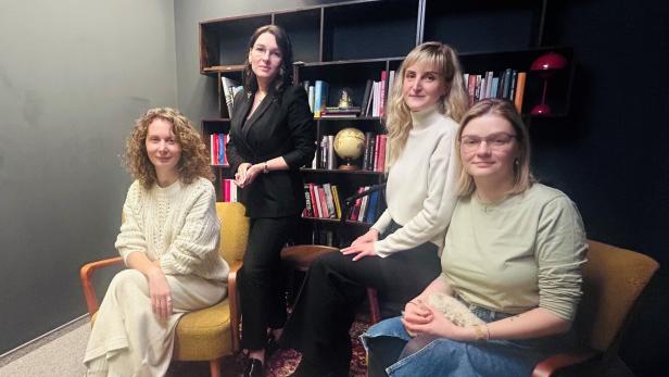 Vier Frauen: Kyriukhina, Zernova, Demianenko, Kharchenko (von links). 