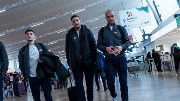 Um 10.30 Uhr brachen Grgic, Kara und Demir (v. re.) auf, um doch erst abends in Mostar anzukommen. 