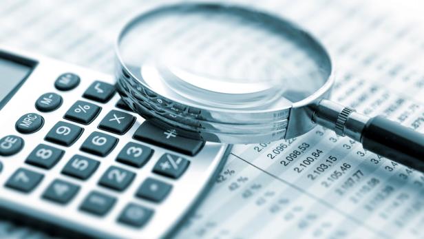 Lupe und Taschenrechner