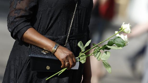 AMOKLAUF IN GRAZ: OFFIZIELLE TRAUERFEIERLICHKEIT DER STADT GRAZ: TRAUERNDE