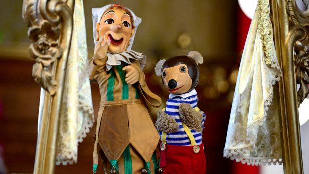 GOLDENER RATHAUSMANN FÜR KASPERL UND PEZI