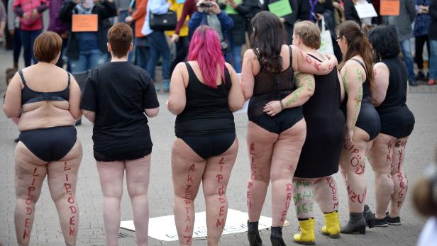 Demonstration von betroffenen Frauen f?r die Akzeptanz der Erkrankung * Lip^dem* *** NUR F