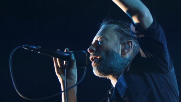 Thom Yorke of British band Radiohead performs at the Optimus Alive Festival in Alges, on the outskirts of Lisbon July 15, 2012. REUTERS/Hugo Correia (PORTUGAL - Tags: ENTERTAINMENT)