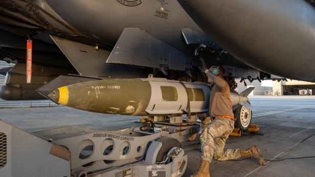 US carries out large-scale retaliatory strikes against ISIS in Syria