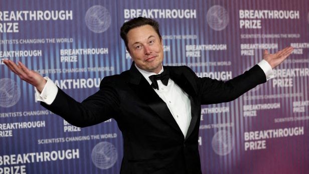 FILE PHOTO: Elon Musk is seen at an awards show in Los Angeles