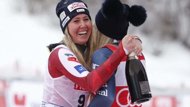 Vorbildlich: Hütter siegte in Val-d'Isère, Vonn wurde Dritte.