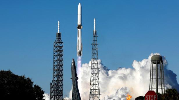 FILE PHOTO: A Blue Origin New Glenn rocket launches on NASA's EscaPADE mission from the Cape Canaveral Space Force Station in Cape Canaveral