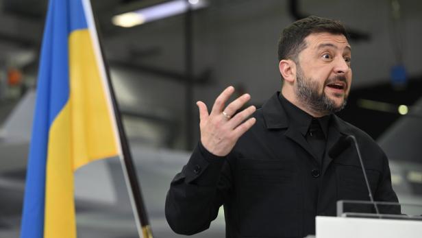 Ukrainian President Volodymyr Zelensky visits Sweden