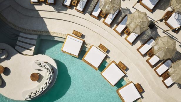 Ein Blick auf den Pool des neuen AYÃ Resort auf Zypern