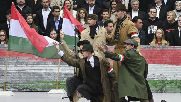 Ungarns Aufstand gegen die Sowjetunion 1956 prägt bis heute die ungarische Identität: Schauspieler spielen den Aufstand anlässlich der Feierlichkeiten des Jahrestags am 23. Oktober 2025 nach.