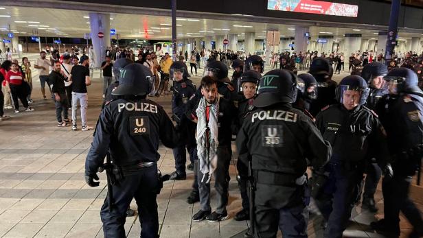 Reumannplatz, Polizei, Wien, Hauptbahnhof, Türkei, Österreich, EM, Public Viewing