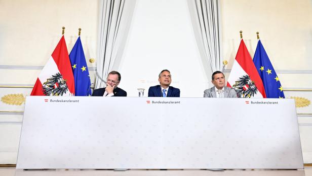 SOMMERMINISTERRAT: PRESSEFOYER - SCHELLHORN/HATTMANNSDORFER/HANKE