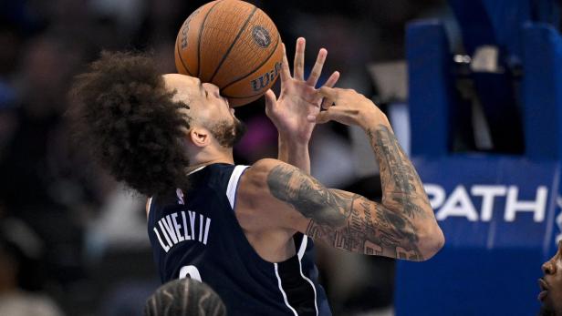 NBA: Los Angeles Clippers at Dallas Mavericks