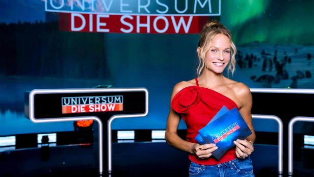 Mirjam Weichselbraun als Quiz-Showmasterin