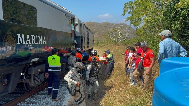MEXICO-TRAIN-ACCIDENT