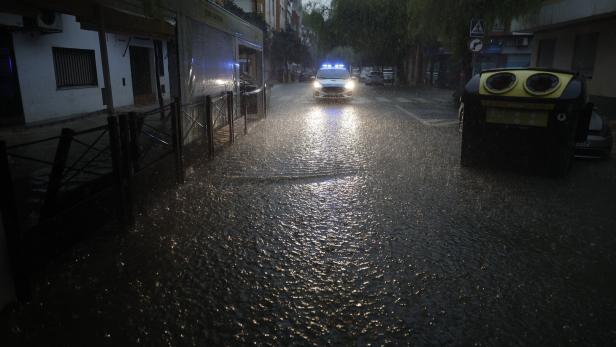 Storms reach eastern Spain