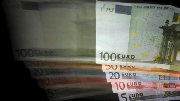 FILE PHOTO: Euro banknotes are seen in this picture illustration taken in Prague