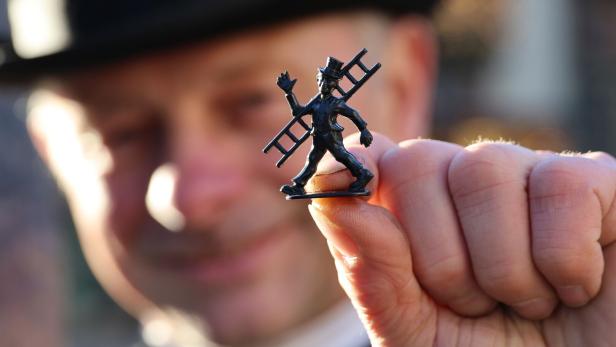 Schornsteinfeger verteilt "Glück"