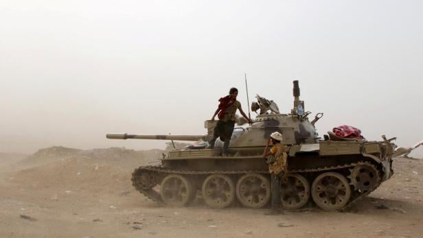 FILE PHOTO: Members of UAE-backed southern Yemeni separatist forces stand by a tank during clashes with government forces in Aden