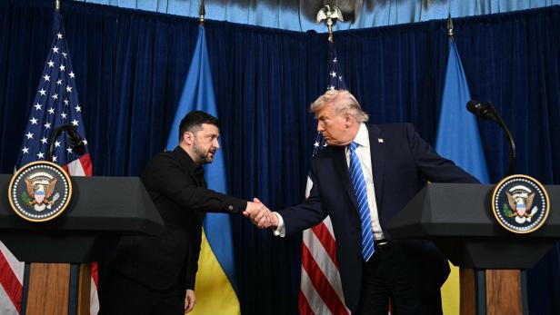 TOPSHOT-US-UKRAINE-TRUMP-ZELENSKY-WAR