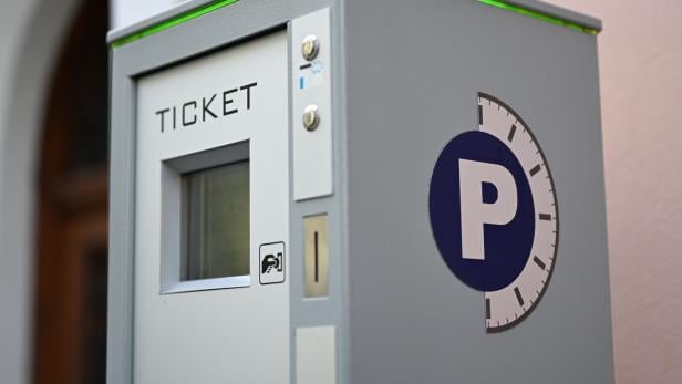 ++ THEMENBILD ++ PARKEN / PARKGEBÜHREN / PARKSCHEIN / AUTO / MOBILITÄT / PARKSCHEINAUTOMAT / GEBÜHREN / KURZPARKZONE