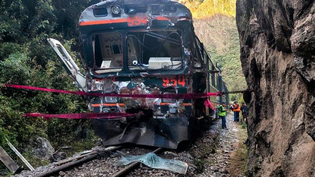 TOPSHOT-PERU-ACCIDENT-TRAIN-MACHU PICCHU