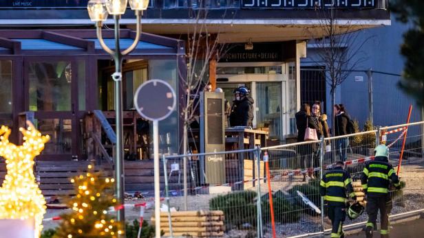 TOPSHOT-SWITZERLAND-ACCIDENT-EXPLOSION-TOURISM-POLICE