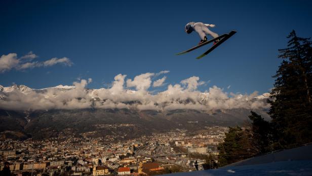 Spektakuläre Bilder am Bergisel: Jan Hörl überflügelte alle und führte ein starkes österreichisches Team an