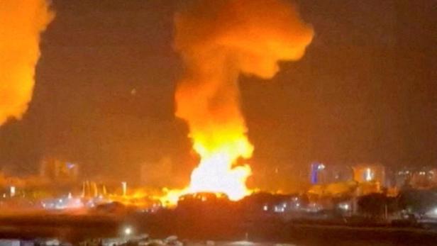 Multiple explosions in the early hours of the morning, in Caracas