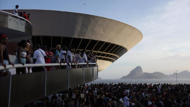 Manchmal sieht man auch UFOs
