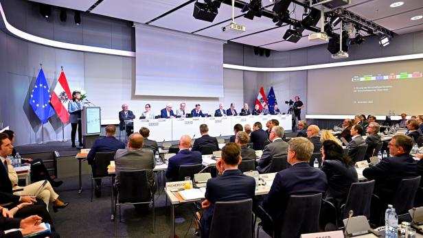 WIRTSCHAFTSKAMMER ÖSTERREICH (WKÖ): "WIRTSCHAFTSPARLAMENT" - SCHULTZ