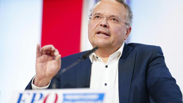 PK UND BUCHPRÄSENTATION FREIHEITLICHER PARLAMENTSKLUB "DIE SCHWURBLER HATTEN DOCH RECHT": HAUSER