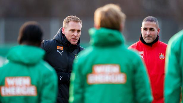 Chefcoach Hoff Thorup (l.) und Assistent Arac beim  Rapid-Training