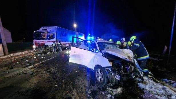 Schwerer Verkehrsunfall mit einem Lkw