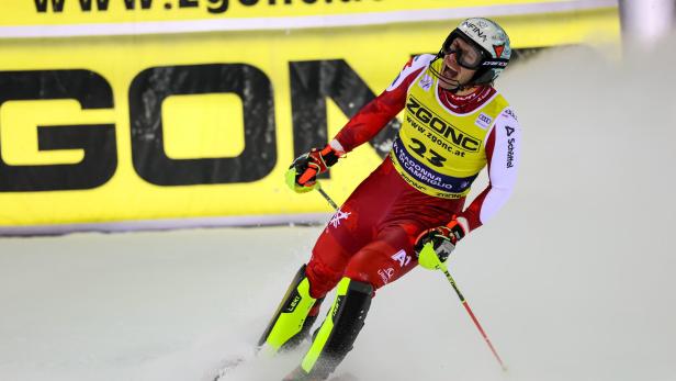 Michael Matt schwingt unzufrieden im Zielraum von Madonna ab.