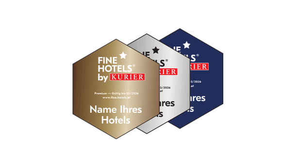 Mehrere Abzeichen in Gold, Silber, Blau