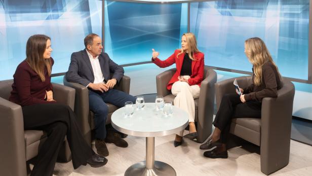 Business Talk mit Julia Weberberger, Peter Hermann und Denise Kovarik. Sie sitzen gemeinsam im KURIER-TV Studio