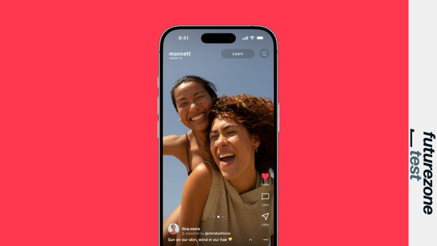 Monnett Screenshot mit 2 Frauen auf einem Smartphone