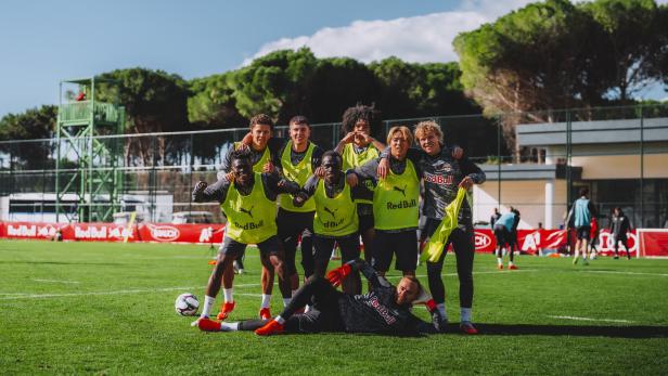 Salzburg trainiert in Belek unter blauem Himmel